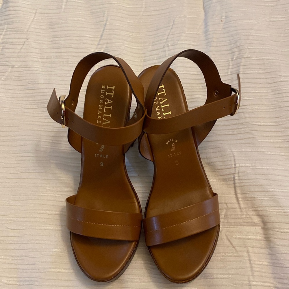 NWOT Italian Shoemakers brown high heeled sandals.  Size 9